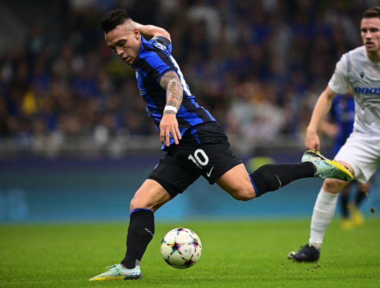 Lautaro Martínez ingresó desde el banco para el Inter.