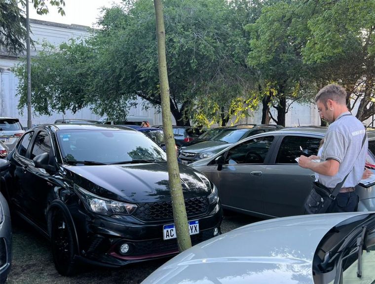 FOTO: Cientos de multas para autos de hinchas de Talleres en Rosario.