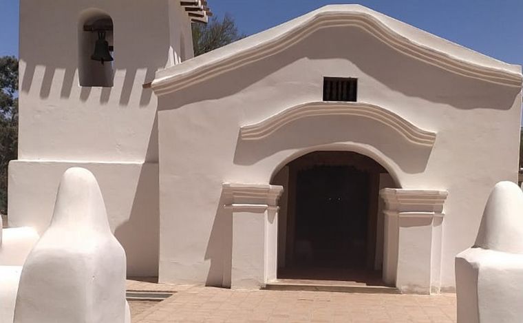 FOTO: Una visita a la capilla histórica de San Pedro en Fiambalá.