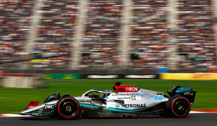 Russell se subió recién en la FP2 y pudo utilizar la goma 2022 para liderarla