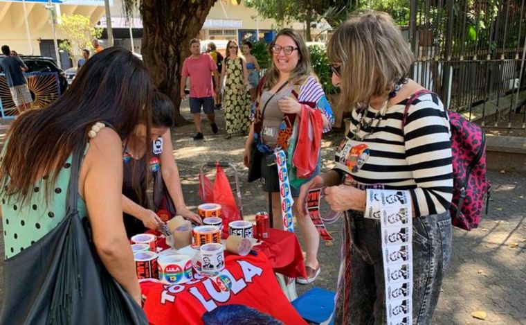 El balotaje entre Lula y Bolsonaro se respira en Río de Janeiro.