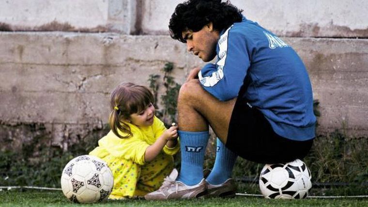 FOTO: Dalma Maradona le dedicó una emotiva canción a Diego.