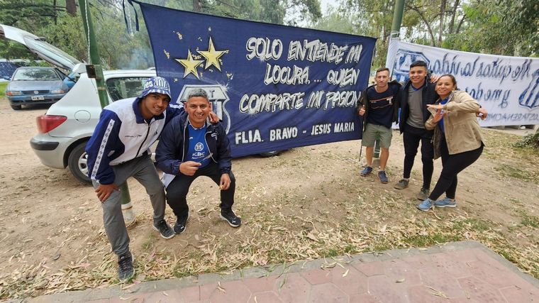 Una multitud de hinchas de Talleres copa Mendoza antes de la final.