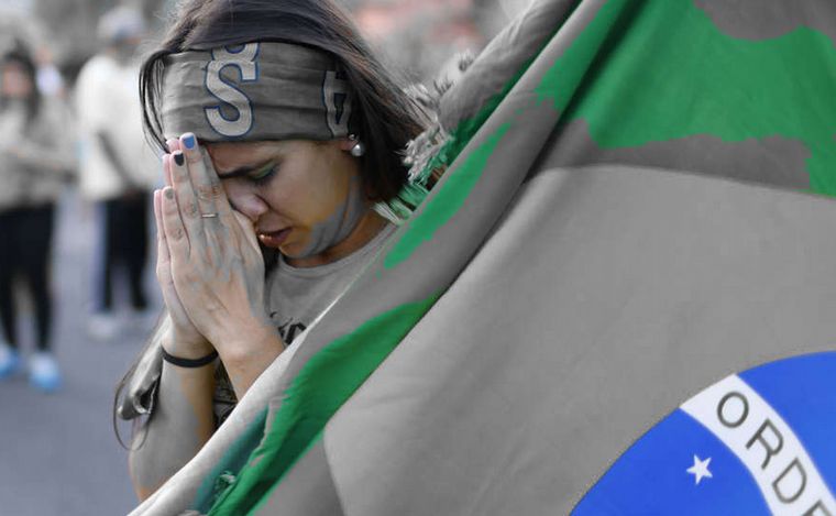 Alegría y tristeza, las dos postales en que se dividió el país.