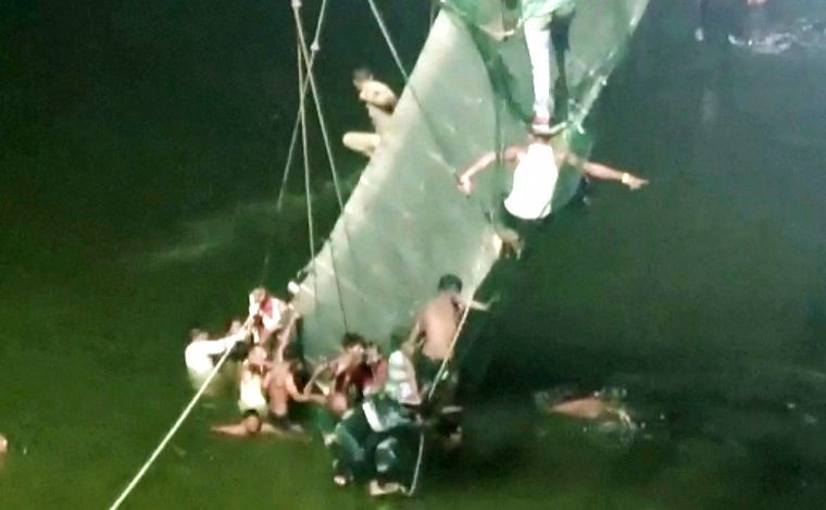 Video: 132 killed in suspension bridge collapse in India – News