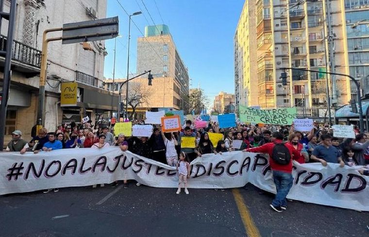 Discapacidad: prestadores marchan en Córdoba por recorte en el sector
