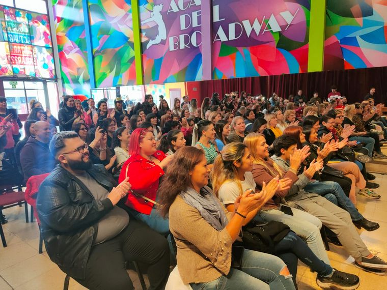 En la Academia del Broadway fans de Axel en otro ciclo de “Entrevistas Cantadas”.