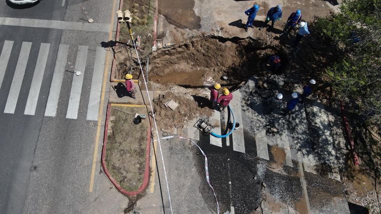 Un caño de agua roto generó un 