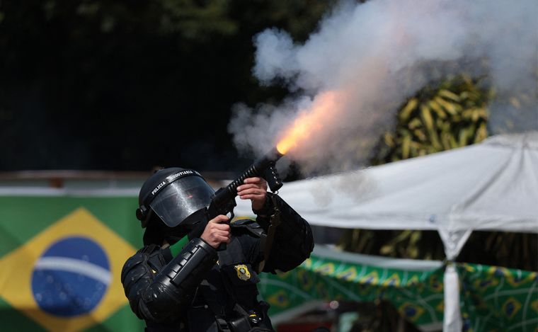 Tensión: bloqueo de rutas brasileñas tras el triunfo de Lula.