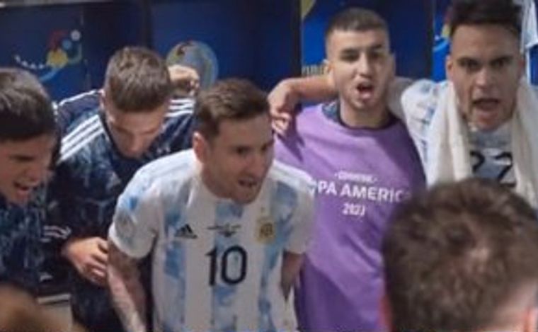FOTO: La motivadora arenga de Messi el día que Argentina ganó la Copa América en Brasil.