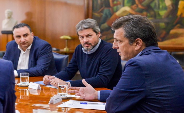 Habrá un dólar a $290 para gastos con tarjeta de turistas extranjeros.