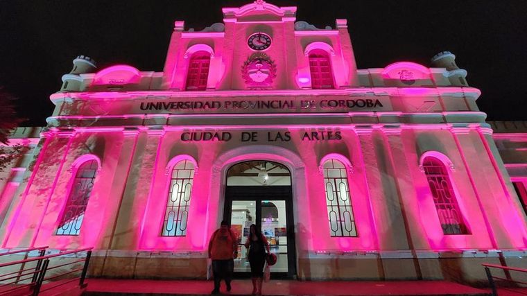La Ciudad de las Artes luce una nueva iluminación ornamental
