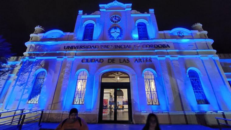 La Ciudad de las Artes luce una nueva iluminación ornamental