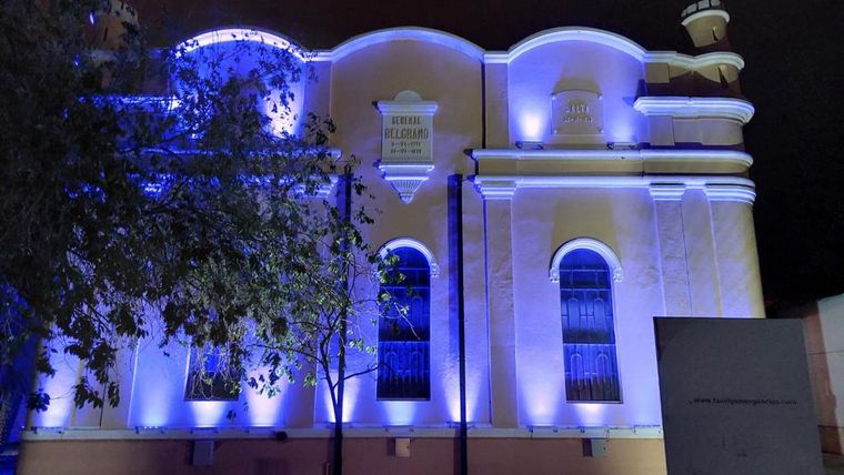 FOTO: La Ciudad de las Artes luce una nueva iluminación ornamental