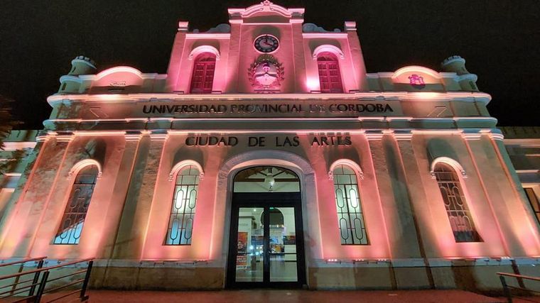 La Ciudad de las Artes luce una nueva iluminación ornamental