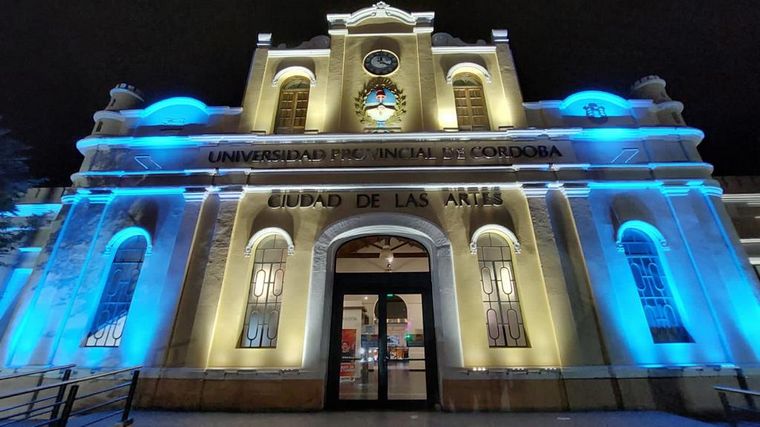 La Ciudad de las Artes luce una nueva iluminación ornamental