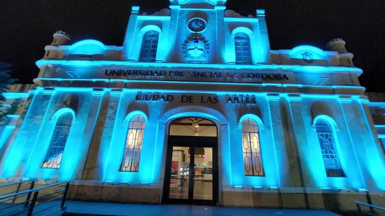 La Ciudad de las Artes luce una nueva iluminación ornamental
