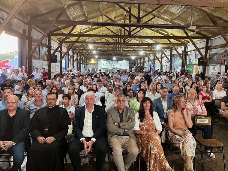 El salón colmado para la apertura formal del evento