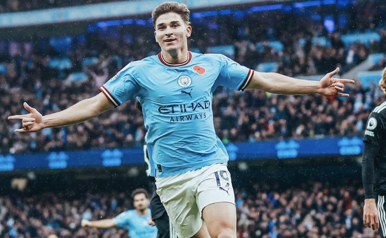 Manchester City ganó y Julián Álvarez hizo un golazo (Foto: @InvictosSomos).
