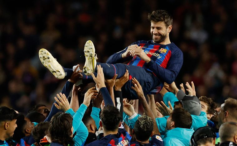 FOTO: En el último partido de Gerard Piqué, Barcelona venció a Almería.