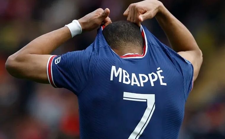 FOTO: Mbappé espera el Mundial enojado porque se atrasó el cobro de su sueldo del PSG
