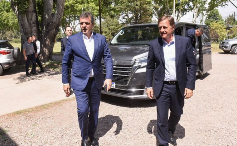 FOTO: Sergio Massa junto al gobernador de Mendoza, Rodolfo Suárez.