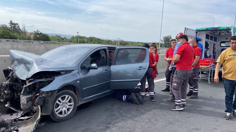 Venía en contramano por circunvalación y ocasionó un tremendo accidente