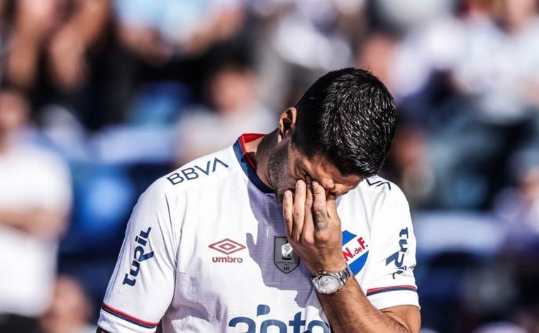 FOTO: Entre lágrimas, Suárez despidió al club que lo recibió tras su salida del Atlético. 