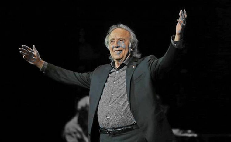 FOTO: Joan Manuel Serrat, en su último concierto en Córdoba. 