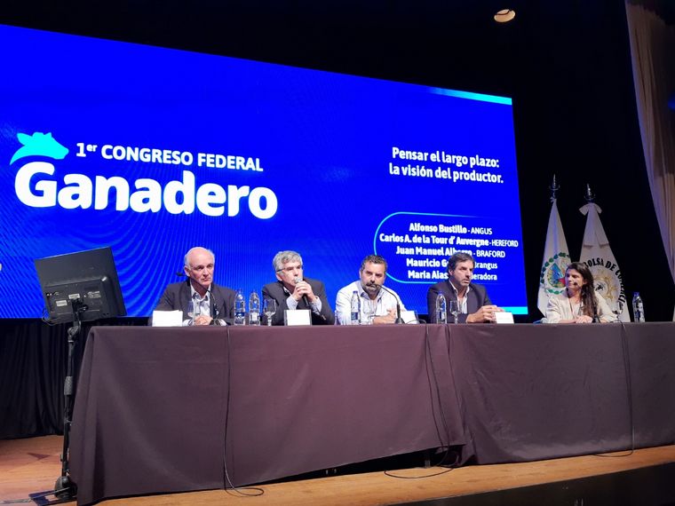 Todas las razas. En Rosario se debatieron los ejes de la actividad ganadera.