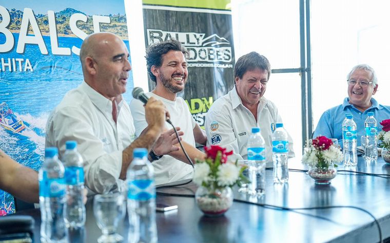 Gustavo Beccaria, Federico Alesandri y Julio Mungi hoy en conferencia de prensa.