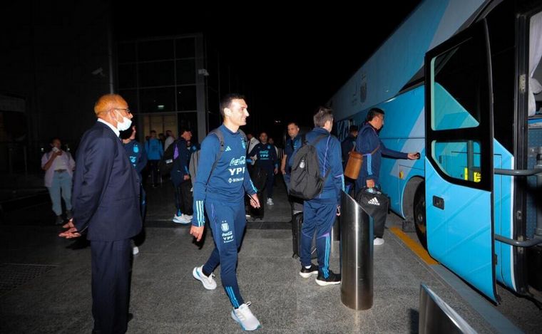 Lionel Scaloni arribó esta tarde a Abu Dhabi. (FOTO: @Argentina)