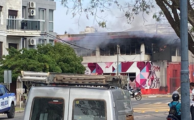 FOTO: Se incendió un bar en la costanera de Villa María