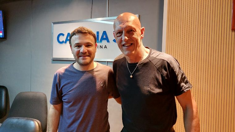 Oscar Dertycia, con Mauricio Coccolo en los estudios de Cadena 3.