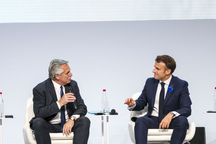 FOTO: Alberto Fernández junto al presidente de Francia, Emmanuel Macron.
