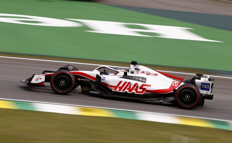 Russell puso primero la mejor vuelta, llovió y nadie pudo bajarla. Pole.