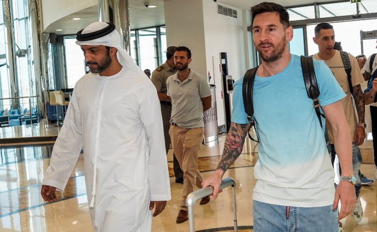 FOTO: Messi en Abu Dhabi (Foto: @2022_QatarWC)