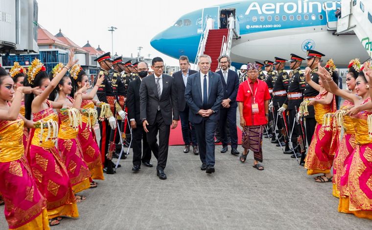 Alberto Fernández arribó a Indonesia.