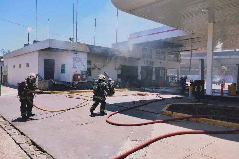 FOTO: Explotó una estación de servicio en La Paternal: seis heridos (Foto: NA)