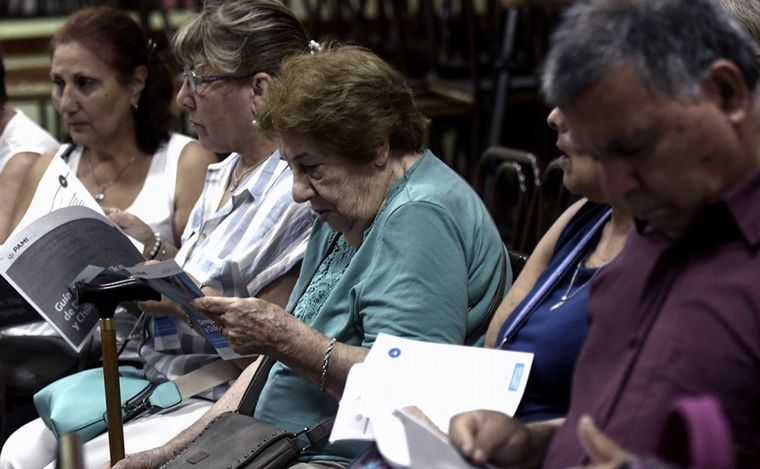 FOTO: Anses decretó un aumento del 15,62% para jubilaciones, pensiones y asignaciones.