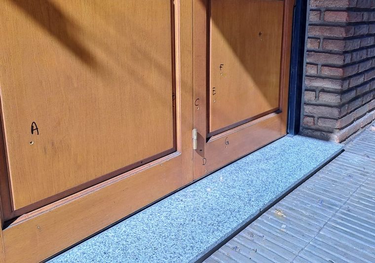 La vivienda recibió un total de 12 balazos.