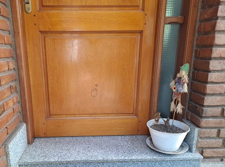 La vivienda recibió un total de 12 balazos.