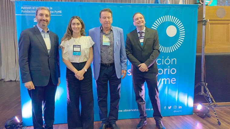 Ezequiel Tavernelli, Luciana y Juan Piersanti y Marcos Czarneky, en la premiación