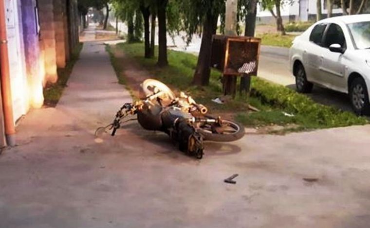 FOTO: La moto en que se conducían los asaltantes (Foto: diario Conurbano)