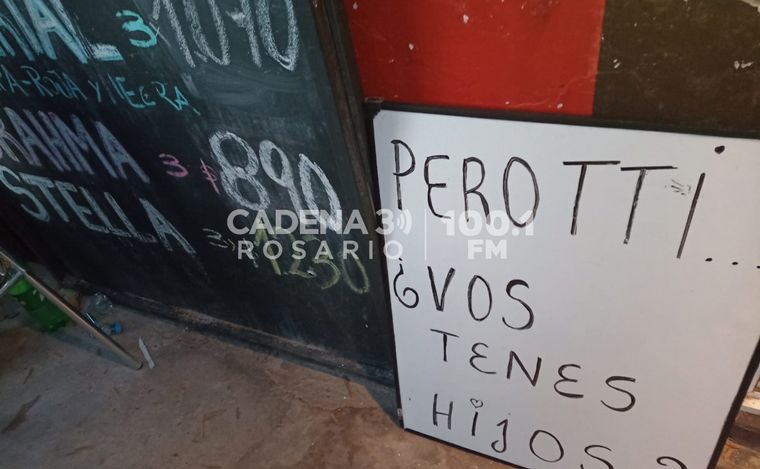 FOTO: Rosario: balacera y amenaza contra un comercio de zona oeste con firma 