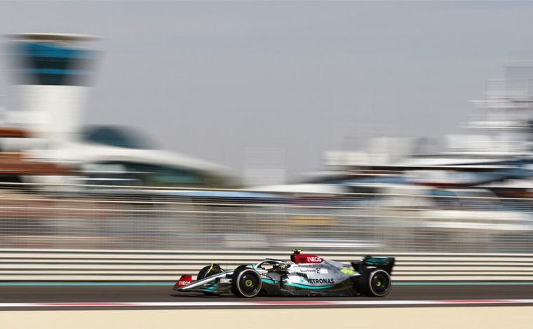 Hamilton puso la mejor marca en la FP1 en Yas Marina
