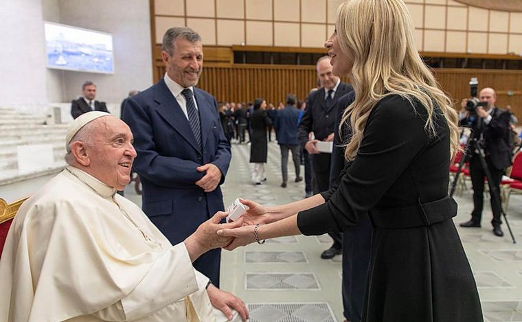 FOTO: El papa Francisco recibió a Fabiola Yáñez en el Vaticano.