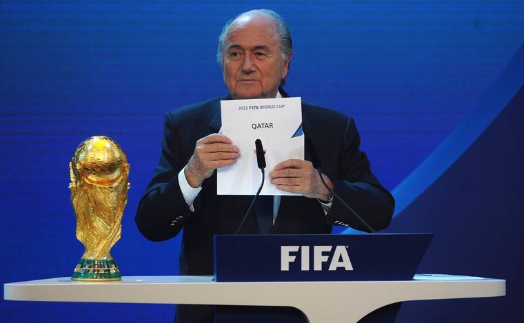 FOTO: Blatter, expresidente de FIFA, al anunciar la sede del Mundial (Foto: TyC Sports).
