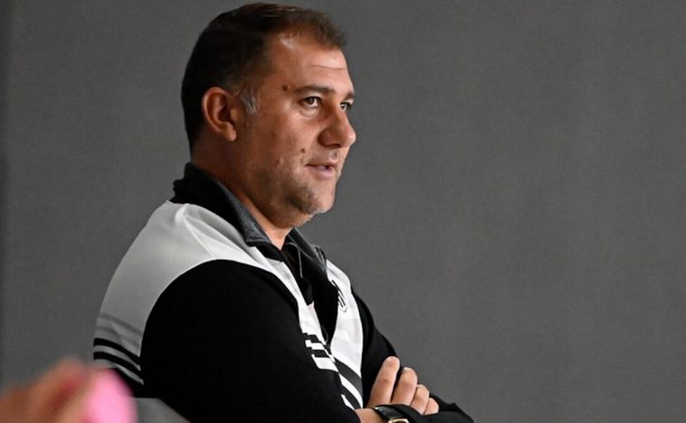 Walter Otta, director técnico de Estudiantes de Caseros. (Foto: @EstudiantesOK)