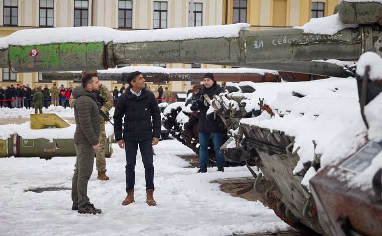 El primer ministro británico visitó Ucrania y ratificó su apoyo a Zelenski.